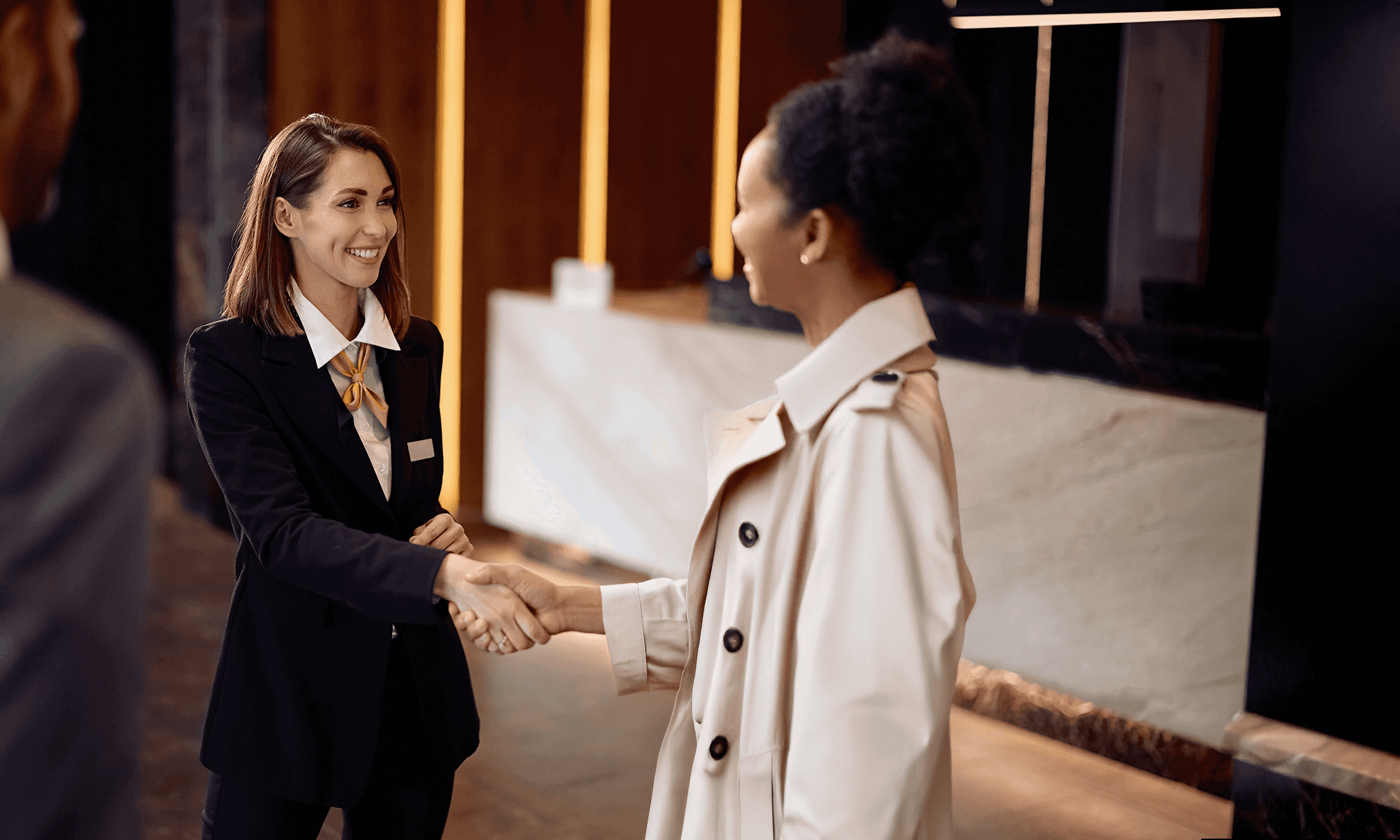 Hotel Manager ordering a reliable and fast taxi for their guest easily via FREENOW Webbooker and taxi butler at the hotel reception to satisfy the guest