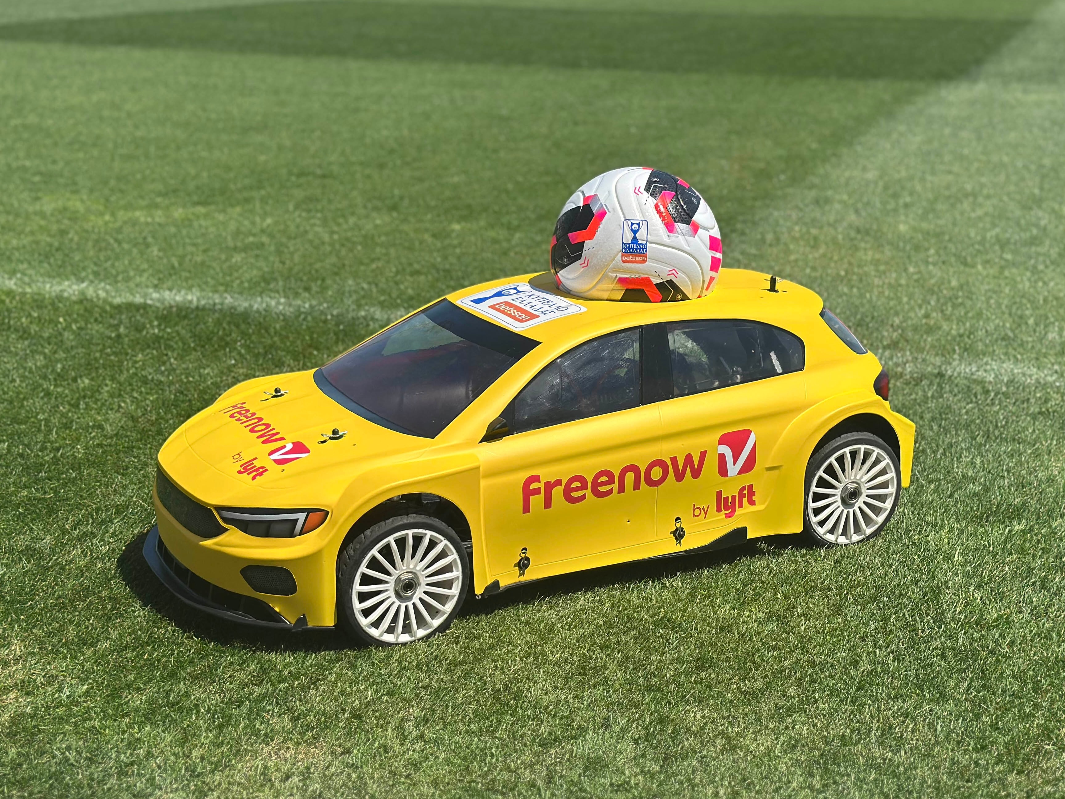 Freenow-by-Lyft-Official-Ball-Carrier.jpg